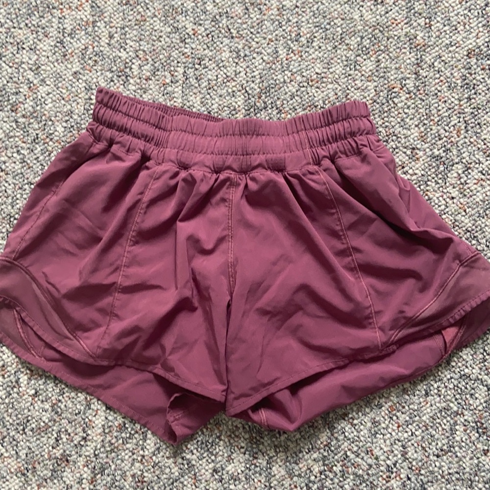 Lululemon Hotty Hot Shorts SIZE: 4
